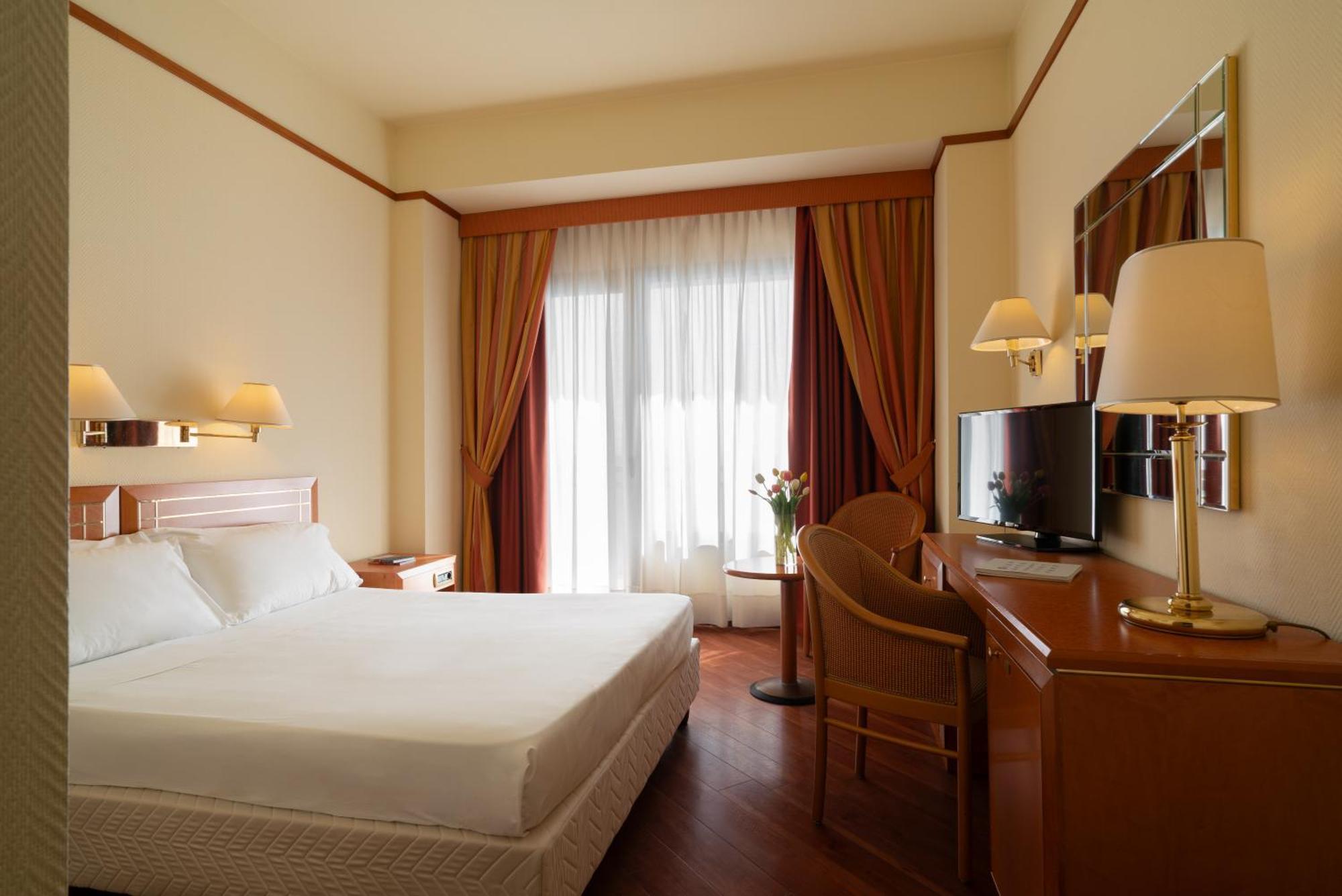 Hotel Delfino Taranto Ngoại thất bức ảnh